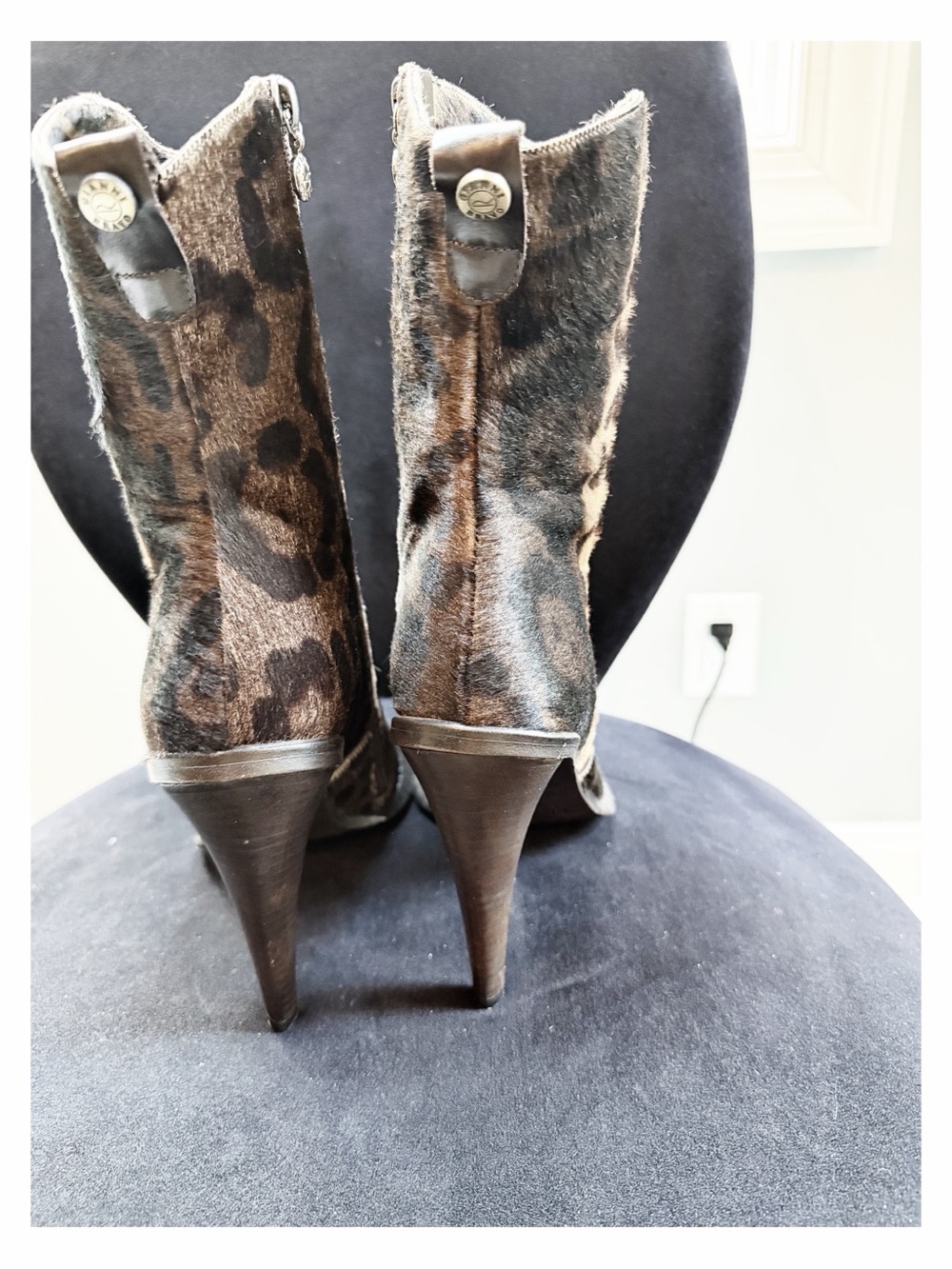 NWT Gianni Bravo Leopard Print Pony Hair Pointed-Toe Ankle Boots - Women - Picture 4 of 5